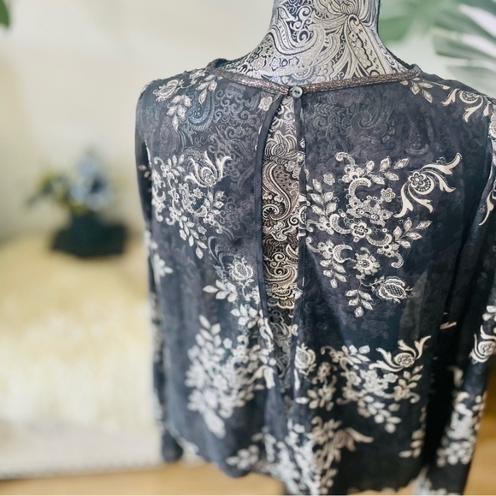 Sheer Split Back Cinch Waist Long Sleeve Blouse - Picture 4 of 9